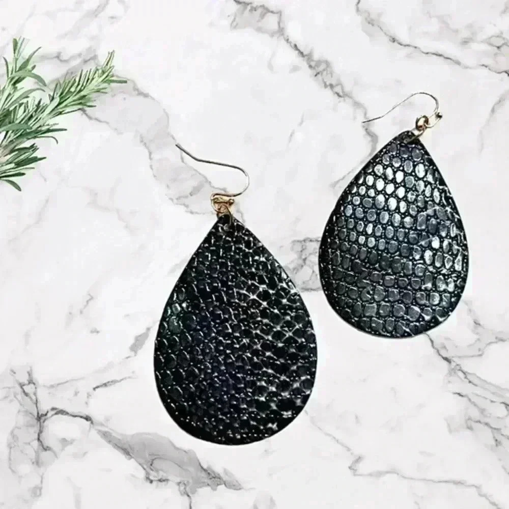 BLACK FAUX SKAKE SKIN LIGHTWEIGHT TEARDROP EARRINGS